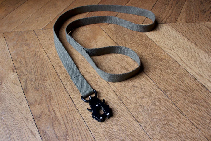 Hindquarters Khaki Lead